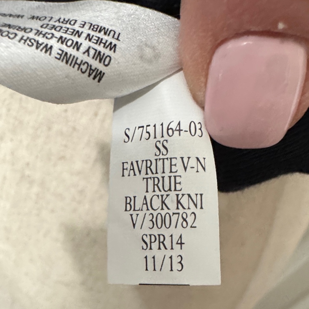 GAP Black V-Neck Women's Short Sleeved Top - Large Tall - Picture 7 of 8